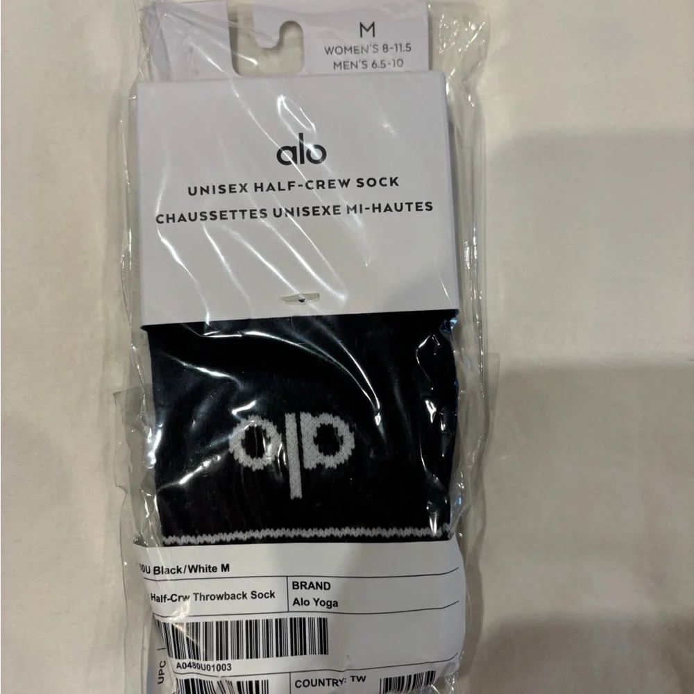 ALO Yoga Black and White Crew Socks NIB Medium